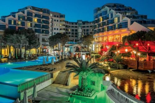 Фото яркие вечера в Cornelia De Luxe Resort 5*: рейтинг лучших отелей курорта Белек, Турция от турагентства SeredinaLeta